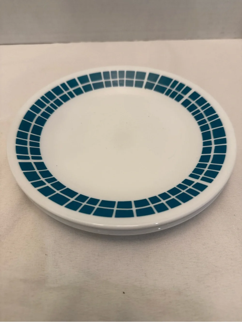 8-Piece Corelle Vitrelle Aqua Tiles Pattern - 4 Dinner Plates & 4 Dessert Plates